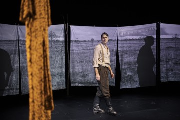 Helsingin Kaupunginteatteri – Lempi – Kuvassa Sauli Suonpää – Kuva Sami Heiskanen