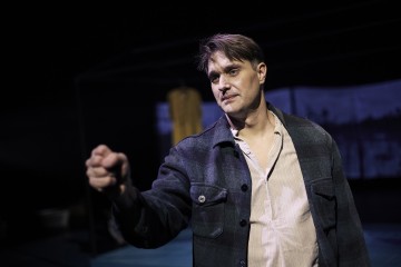 Helsingin Kaupunginteatteri – Lempi – Kuvassa Sauli Siuonpää – Kuva Sami Heiskanen