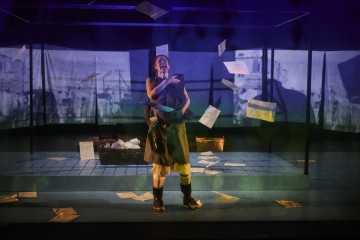 Helsingin Kaupunginteatteri – Lempi – Kuvassa Vappu Nalbantoglu – Kuva Sami Heiskanen