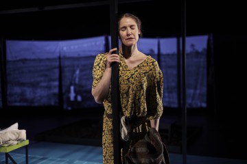 Helsingin Kaupunginteatteri – Lempi – Kuvassa Vappu Nalbantoglu – Kuva Sami Heiskanen