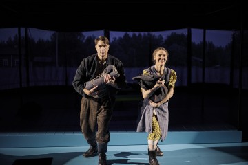 Helsingin Kaupunginteatteri – Lempi – Kuvassa Vappu Nalbantoglu, Sauli Suonpää – Kuva Sami Heiskanen