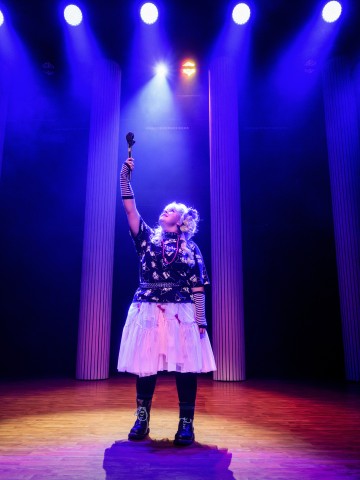 Helsingin Kaupunginteatteri – Prinsessa Ruusunen paluu tulevaisuuteen – Kuva Cata Portin