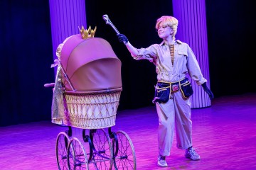 Helsingin Kaupunginteatteri – Prinsessa Ruusunen paluu tulevaisuuteen – Kuva Cata Portin