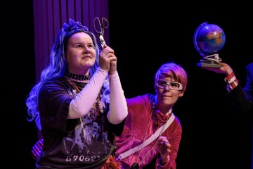 Helsingin Kaupunginteatteri – Prinsessa Ruusunen paluu tulevaisuuteen – Kuva Cata Portin