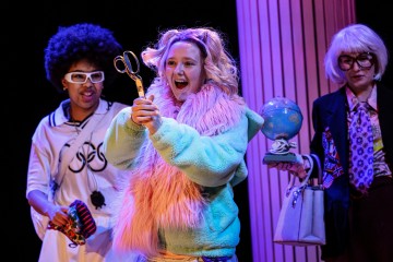 Helsingin Kaupunginteatteri – Prinsessa Ruusunen paluu tulevaisuuteen – Kuva Cata Portin