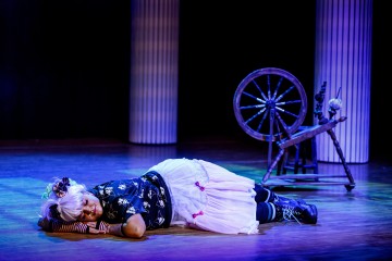 Helsingin Kaupunginteatteri – Prinsessa Ruusunen paluu tulevaisuuteen – Kuva Cata Portin