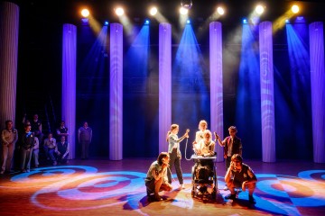 Helsingin Kaupunginteatteri – Prinsessa Ruusunen paluu tulevaisuuteen – Kuva Cata Portin