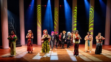 Helsingin Kaupunginteatteri – Prinsessa Ruusunen paluu tulevaisuuteen – Kuva Cata Portin