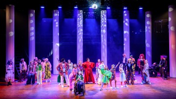 Helsingin Kaupunginteatteri – Prinsessa Ruusunen paluu tulevaisuuteen – Kuva Cata Portin