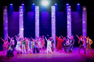 Helsingin Kaupunginteatteri – Prinsessa Ruusunen paluu tulevaisuuteen – Kuva Cata Portin