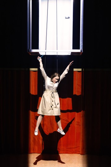 Helsingin Kaupunginteatteri – Jenny Hill – Kuvassa Sari Haapamäki – Kuva Heli Blåfield