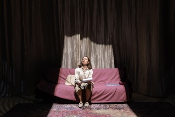 Helsingin Kaupunginteatteri – Jenny Hill – Kuvassa Sari Haapamäki – Kuva Heli Blåfield