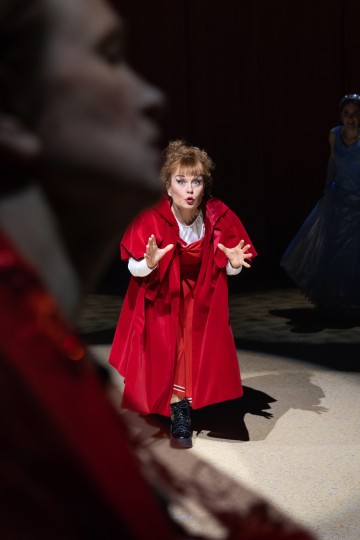 Helsingin Kaupunginteatteri – Jenny Hill – Kuvassa Ursula Salo – Kuva Heli Blåfield