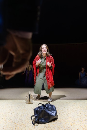 Helsingin Kaupunginteatteri – Jenny Hill – Kuvassa Sari Haapamäki – Kuva Heli Blåfield