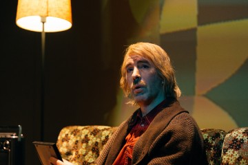 Helsingin Kaupunginteatteri – Sinun, Margot – Kuvassa Tuukka Leppänen – Kuva Mitro Härkönen