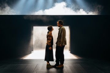 Helsingin Kaupunginteatteri – Sinun, Margot – Kuvassa Sara Soulié, Martin Bahne – Kuva Mitro Härkönen