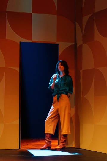 Helsingin Kaupunginteatteri – Sinun, Margot – Kuvassa Sara Soulié – Kuva Mitro Härkönen