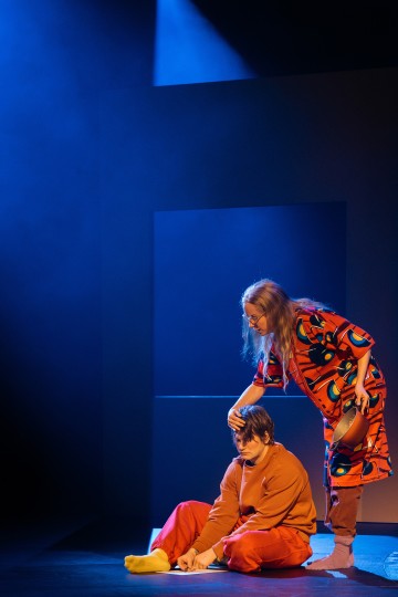 Helsingin Kaupunginteatteri – Sinun, Margot – Kuvassa Samuli Pajunen, Sanna-June Hyde – Kuva Mitro Härkönen