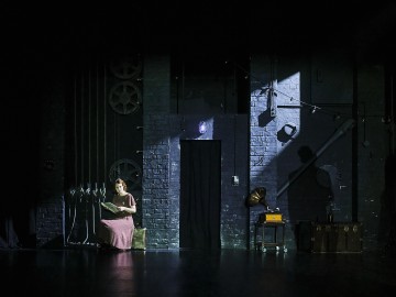 Helsingin Kaupunginteatteri - Lilla Teatern - Skymning 41 - På bilden Saga Sarkola - Foto Kasper Dalkarl