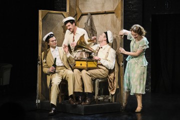 Helsingin Kaupunginteatteri - Lilla Teatern - Skymning 41 - På bilden Alexander Wendelin, Antti Timonen, Elmer Bäck, Saga Sarkola - Foto Kasper Dalkarl