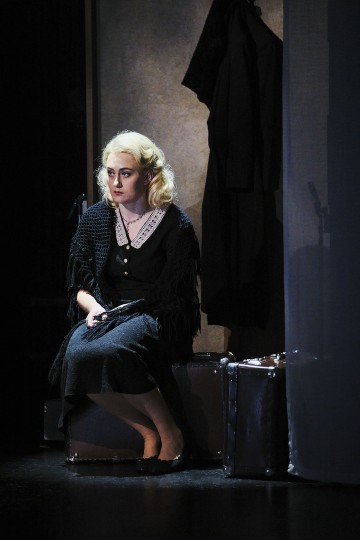 Helsingin Kaupunginteatteri - Lilla Teatern - Skymning 41 - På bilden Vivi Lindberg - Foto Kasper Dalkarl