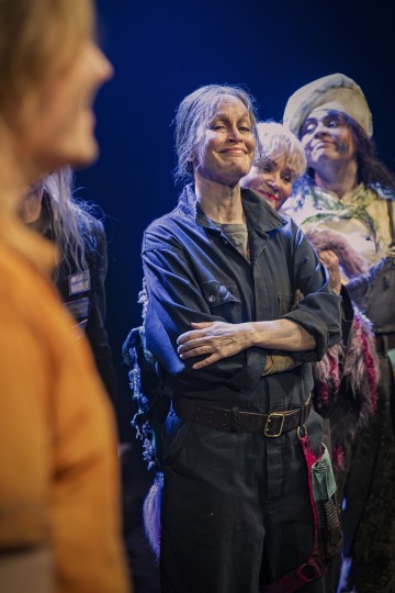 Helsingin Kaupunginteatteri – Uusi Eden – Kuvassa Tiina Peltonen – Kuva Otto-Ville Väätäinen