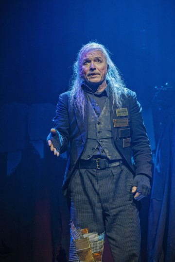 Helsingin Kaupunginteatteri – Uusi Eden – Kuvassa Unto Nuora – Kuva Otto-Ville Väätäinen