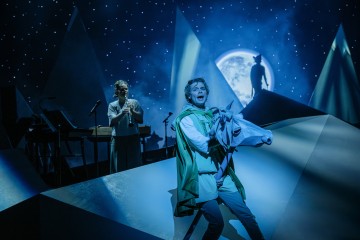 Helsingin Kaupunginteatteri – Veljeni Leijonamieli – Kuvassa Senni Valtonen, Alexander Wendelin – Kuva Otto-Ville Väätäinen