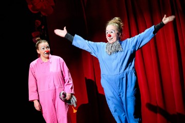 Lilla Teatern – Strömsö – På bilden Marika Westerling, Stella Laine – Foto Cata Portin