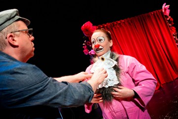 Lilla Teatern – Strömsö – På bilden Petri Tiainen, Marika Westerling – Foto Cata Portin