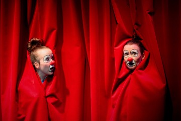 Lilla Teatern – Strömsö – På bilden Stella Laine, Marika Westerling – Foto Cata Portin