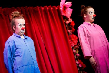 Lilla Teatern – Strömsö – På bilden Stella Laine, Marika Westerling – Foto Cata Portin