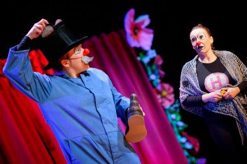 Lilla Teatern – Strömsö – På bilden Stella Laine, Marika Westerling – Foto Cata Portin