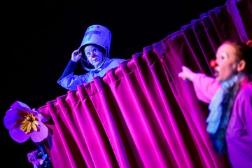 Lilla Teatern – Strömsö – På bilden Stella Laine, Marika Westerling – Foto Cata Portin