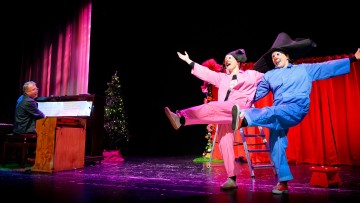 Lilla Teatern – Strömsö – På bilden Petri Tiainen, Marika Westerling, Stella Laine – Foto Cata Portin