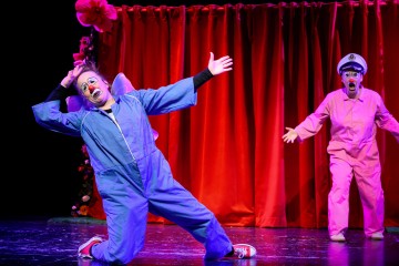 Lilla Teatern – Strömsö – På bilden Stella Laine, Marika Westerling – Foto Cata Portin