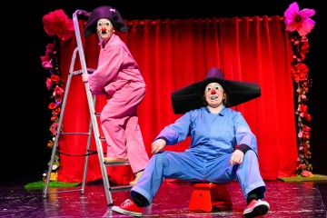 Lilla Teatern – Strömsö – På bilden Marika Westerling, Stella Laine – Foto Cata Portin