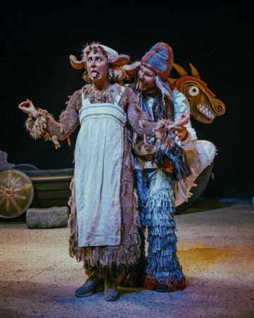 Helsingin Kaupunginteatteri – Kuka kaappasi auringon – Kuvassa Inkeri Raittila, Antti Timonen – Kuva Saara Autere