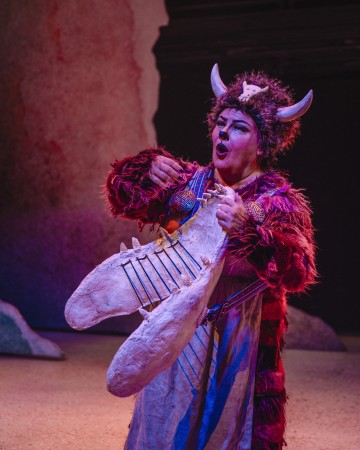 Helsingin Kaupunginteatteri – Kuka kaappasi auringon – Kuvassa Sanna Saarijärvi – Kuva Saara Autere