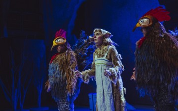 Helsingin Kaupunginteatteri – Kuka kaappasi auringon – Kuvassa Jouko Klemettilä, Inkeri Raittila, Arttu Kapulainen – Kuva Saara Autere