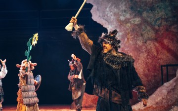 Helsingin Kaupunginteatteri – Kuka kaappasi auringon – Kuvassa Arttu Kapulainen – Kuva Saara Autere