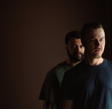 Helsingin Kaupunginteatteri – Aleksi Suomesta – Kuvassa Roderick Kabanga, Eetu Känkänen – Kuva Ilkka Saastamoinen