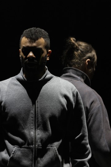 Helsingin Kaupunginteatteri – Aleksi Suomesta – Kuvassa Roderick Kabanga, Eetu Känkänen – Kuva Katri Naukkarinen