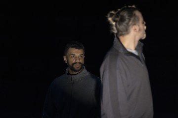 Helsingin Kaupunginteatteri – Aleksi Suomesta – Kuvassa Roderick Kabanga, Eetu Känkänen – Kuva Katri Naukkarinen