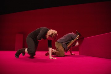 Helsingin Kaupunginteatteri – DREAMER – Kuvassa Inka Tiitinen, Justus Pienmunne – Kuva Kai Kuusisto