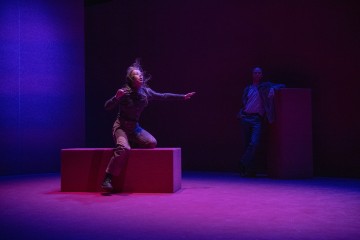 Helsingin Kaupunginteatteri – DREAMER – Kuvassa Aksinja Lommi, Pekka Louhio – Kuva Kai Kuusisto