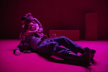 Helsingin Kaupunginteatteri – DREAMER – Kuvassa Mikko Paloniemi, Sofia Hilli, Pekka Louhio – Kuva Kai Kuusisto