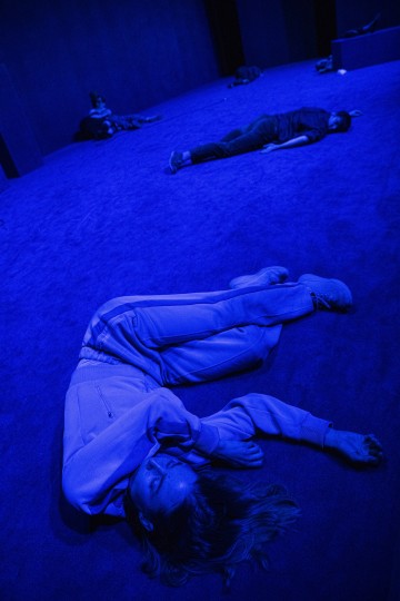 Helsingin Kaupunginteatteri – DREAMER – Kuvassa Anna Virkkunen, Justus Pienmunne – Kuva Kai Kuusisto