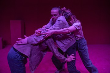 Helsingin Kaupunginteatteri – DREAMER – Kuvassa Pekka Louhio, Mikko Paloniemi, Sofia Hilli – Kuva Kai Kuusisto