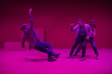 Helsingin Kaupunginteatteri – DREAMER – Kuvassa Pekka Louhio, Mikko Paloniemi, Sofia Hilli – Kuva Kai Kuusisto